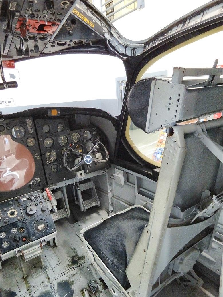 Plastic Models on the Internet: Cockpit walkaround vol.1: Grumman S2 ...