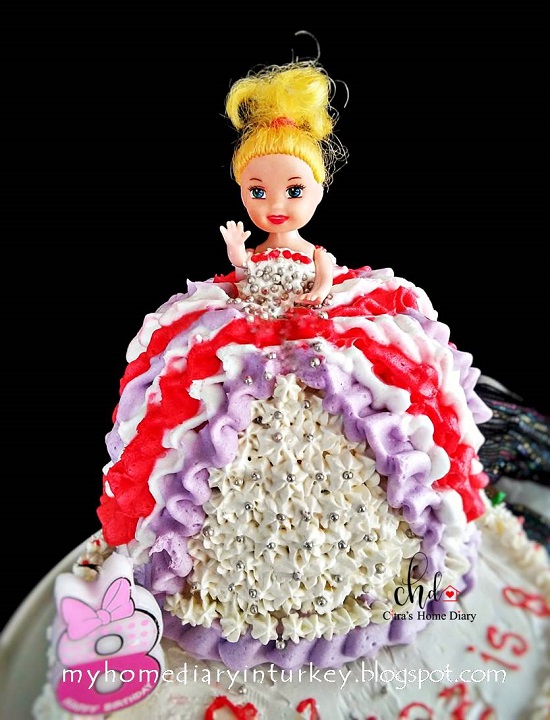 Çitra's Home Diary. #cakedecorationidea #cakedecor #birthdaycake #kueulangtahun #weddingcake #redvelvetcake #bluevelvetcake #cakephotography #lemoncake #şifonkek #indonesisch #anekakueulangtahun #sunflowercake #barbiecake