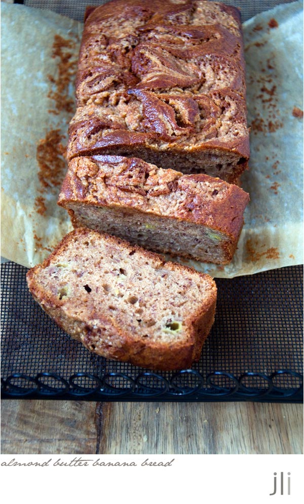 almond butter banana bread / DELICIOUS BITES