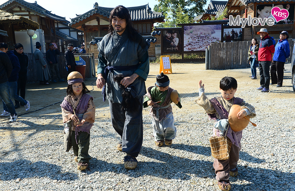 Daehan, Minguk, Manse Beradu Akting Bersama Ayahnya - My Korean Drama