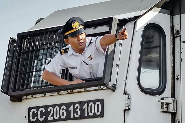 Apakah Kondektur Bisa Jadi Masinis? - Kondektur KAI