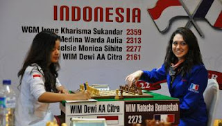 La Française Natacha Benmesbah face à l'Indonésienne AA Citra Dewi © Chessdom