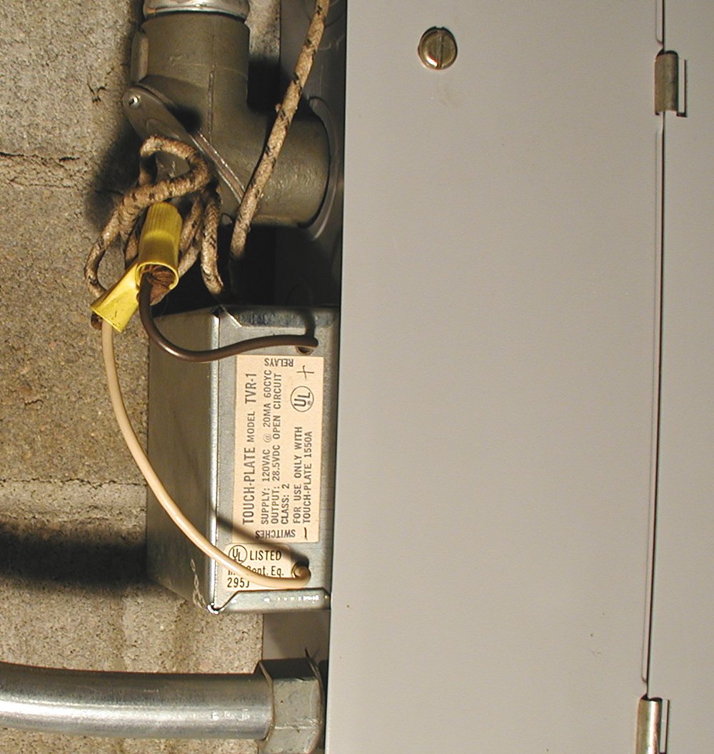 Wally&Sue: Touch-Plate wiring system