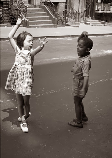 Children+dancing+at+the+streets