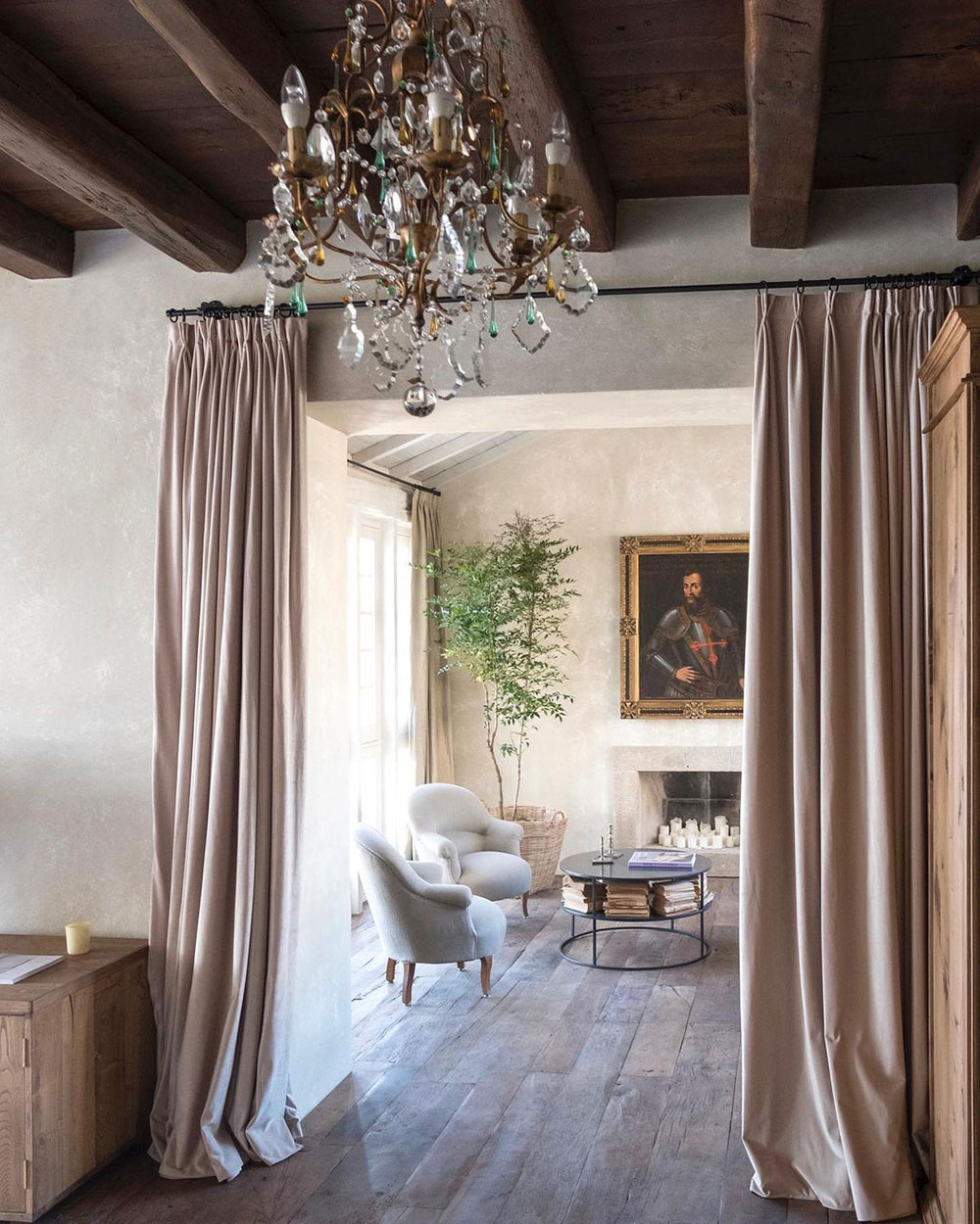 A chic Spanish mansion with a noble character by Studio Las Perelli