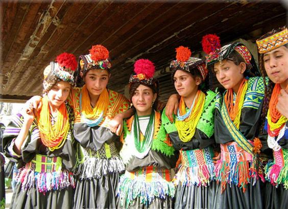 Kalash-Tribe-in-Kafiristan-group-of-girls-dancing-what-a-beauty.jpg