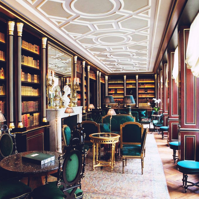 Travel Guide | Places: La Réserve Hotel, Paris
