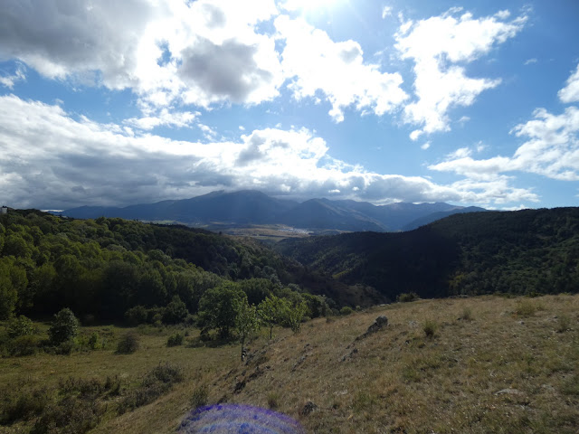 Les nuages semblent scotchés sur le Cambre d'Aze.