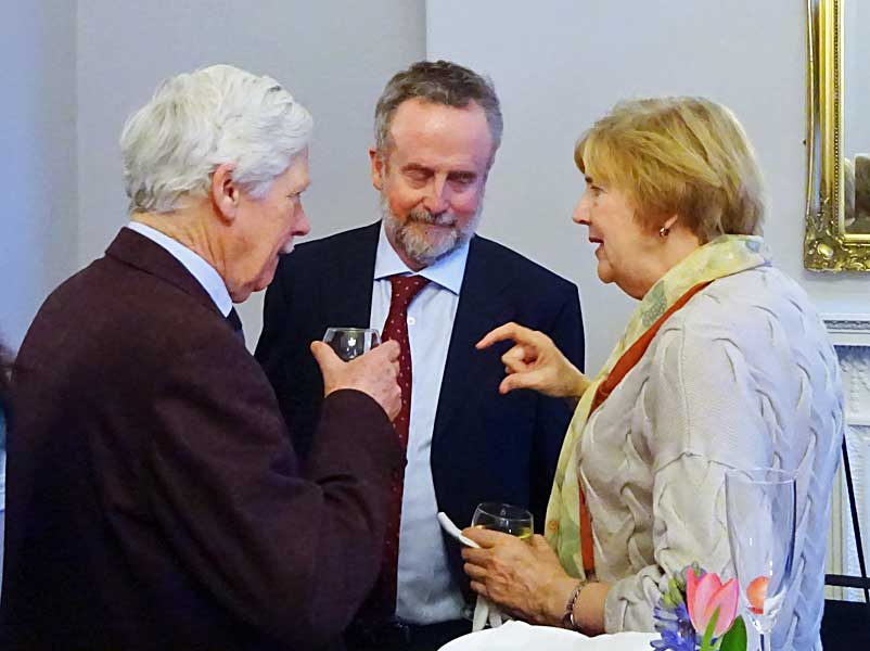 photopol CHANGING OF THE GUARD