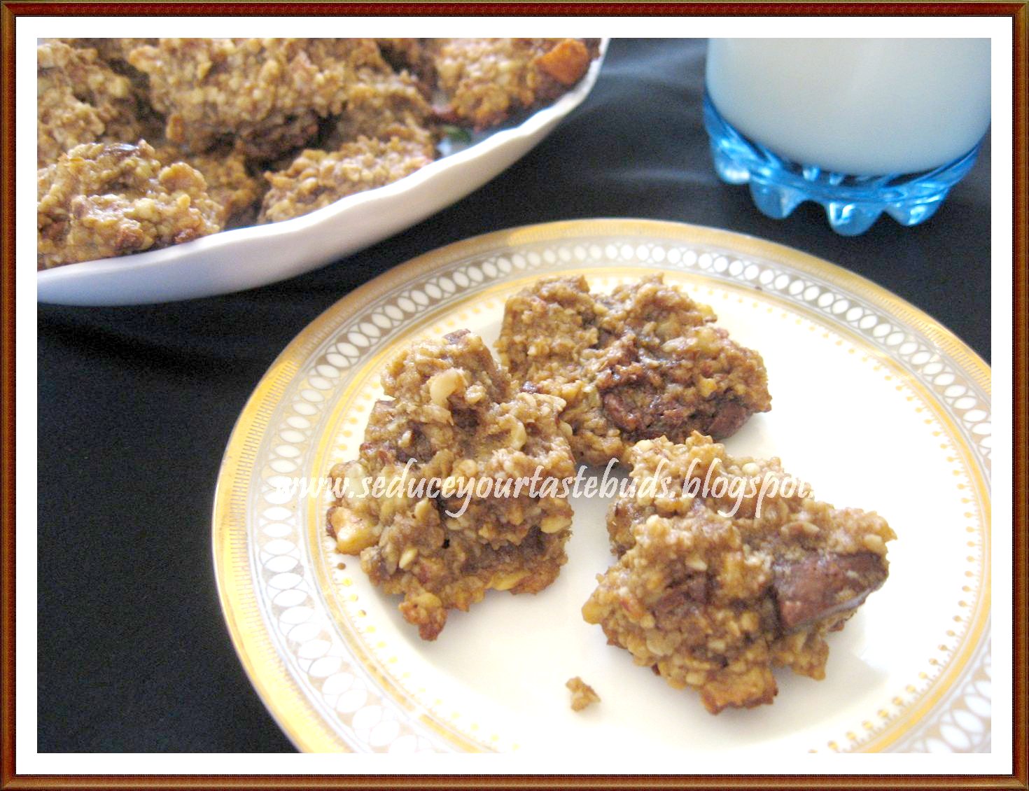 Seduce Your Tastebuds... Oats Banana Almond Chocolate Cookies
