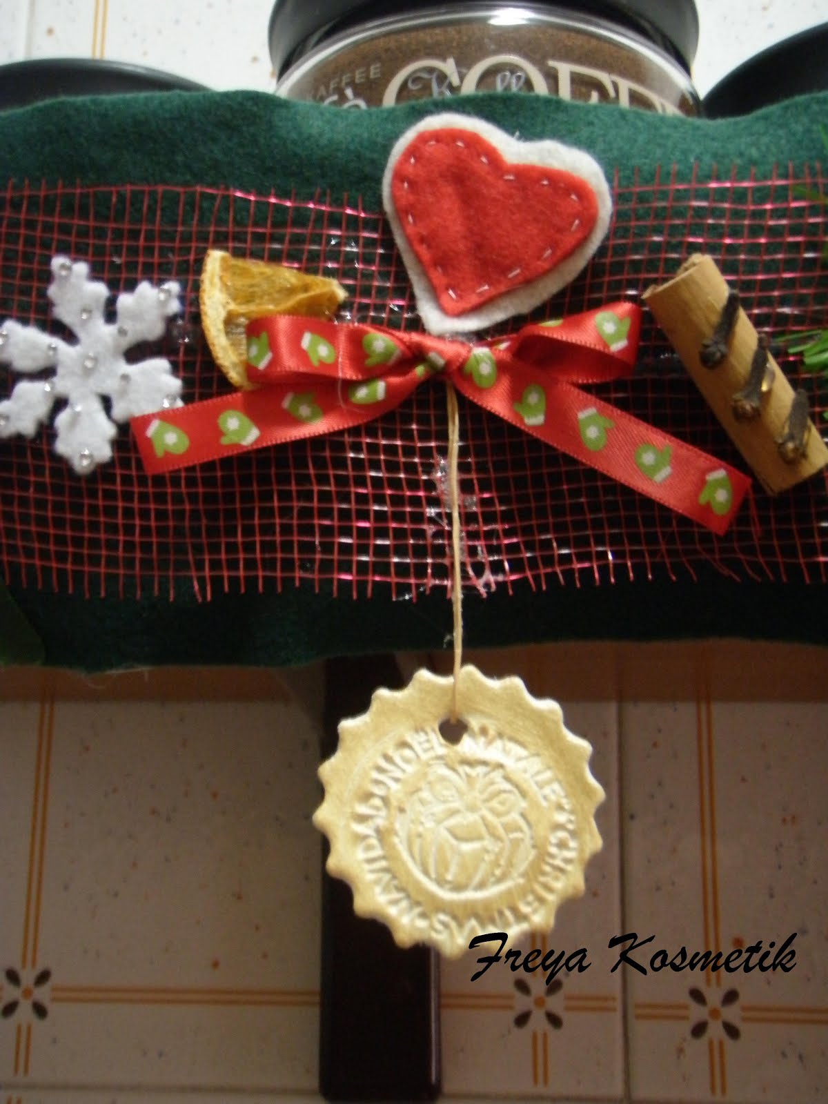 Decorazioni Natalizie in Marrone E Oro Immagine Stock - Immagine di