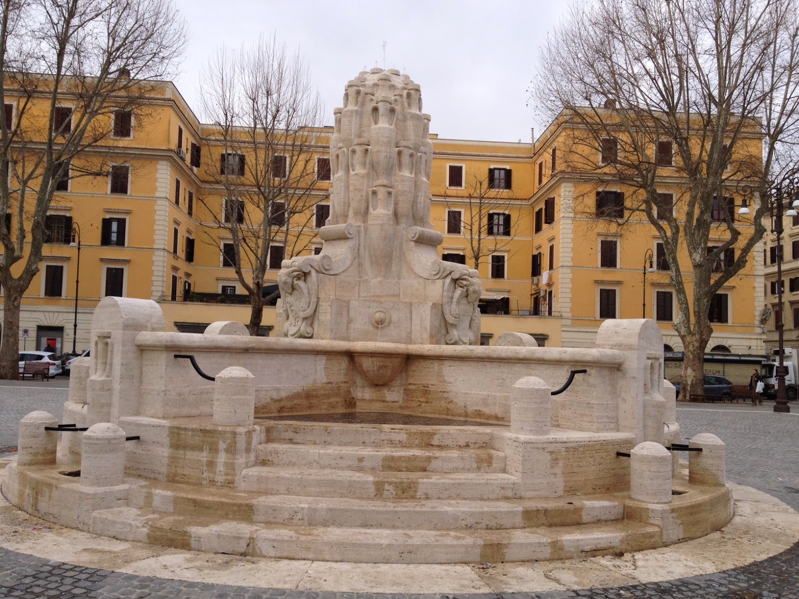 ROMA FA SCHIFO: La nuova Piazza Testaccio fa acqua da tutte le parti ...