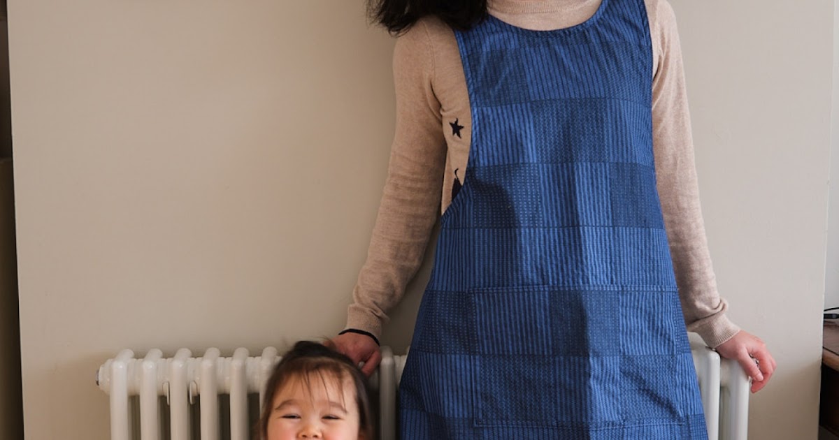 Queen of Darts Matching crossback aprons