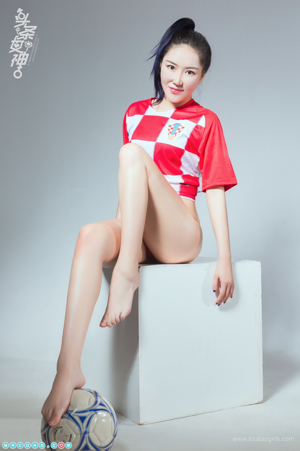 TouTiao 2018-07-15: Model Mi Xue (米雪) (12 photos)