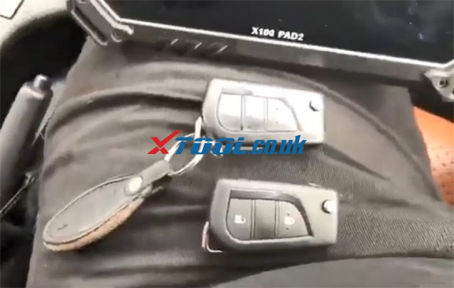 Il chip Toyota Innova Crysta H aggiunge la chiave di riserva tramite XTOOL X100 PAD2 01