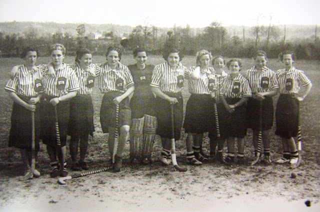 Equipo de hokey de la Agrupacin Deportiva Femenina hacia 1934 (Fototeca de Asturias)