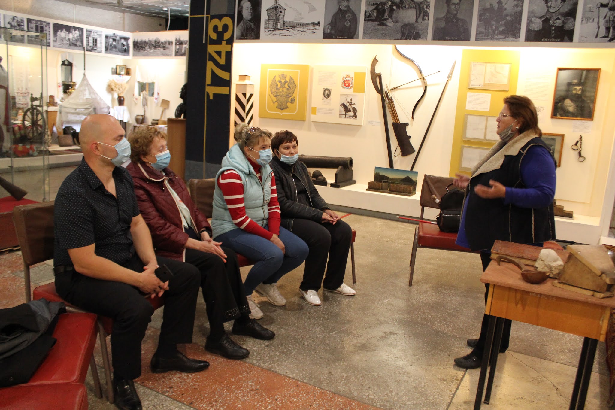 Работник музея кто он