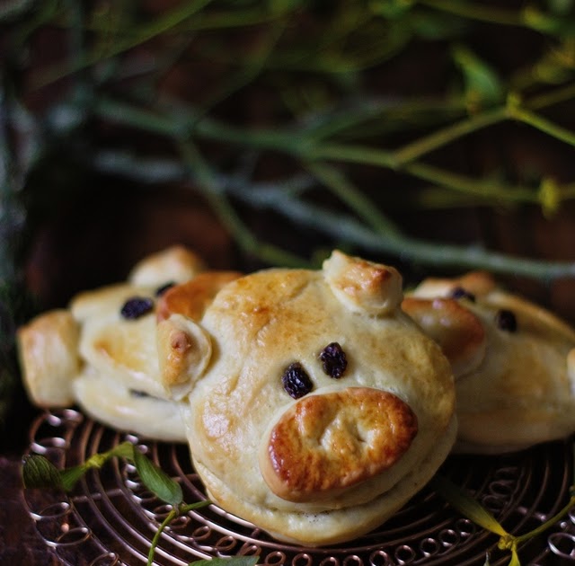 {Rezept} Glücksschweinchen zu Silvester | Aus Hefeteig mit Mohnfüllung ...