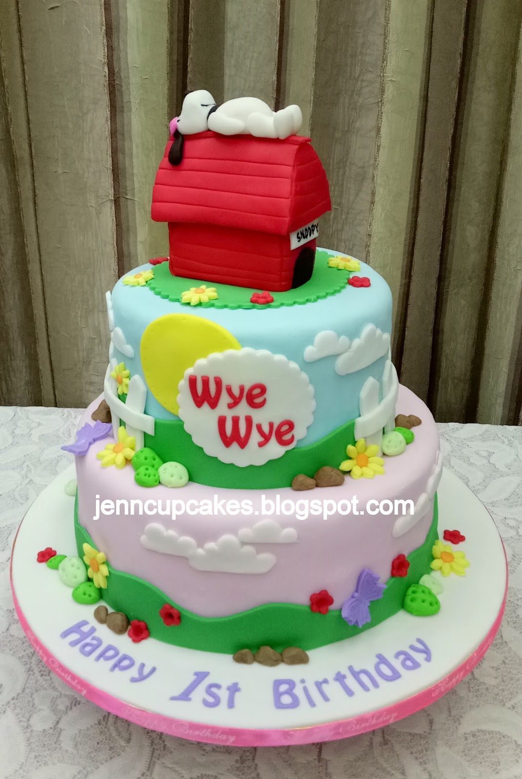 Jenn Cupcakes Muffins Snoopy Cake