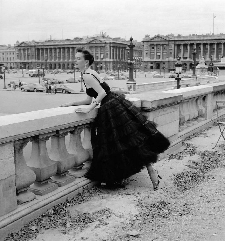 50 Stunning Fashion Photos Taken by Willy Maywald From Between the ...