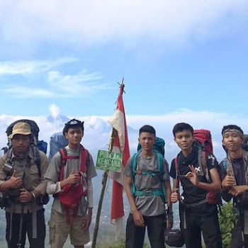 Mencicipi Puncak Gunung di Musim Harus Banyak Menyepi