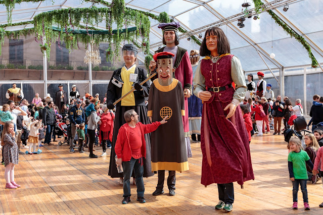 Шествие Гигантов в Испанской деревне, Барселона (Diada Gegants Poble Espanyol Barcelona)