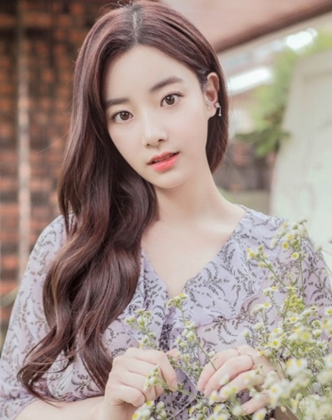 Lee Hyunjoo reveals three years of bullying by April, agency denies