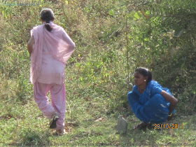 India's No-1 Desi Girls Wallpapers Collection: Desi Girls Pissing-2