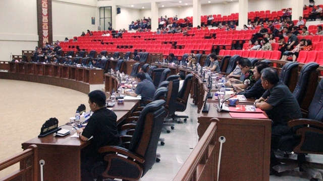  DPRD Sulut Paripurnakan Penutup dan Pembukaan Masa Sidang II-III 2018 serta Pemandangan Umum Fraksi-Fraksi