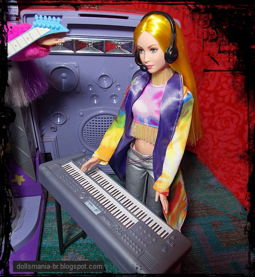 Dolls Vitamin C doll & Barbie Jam' n Glam Tour Bus Barbie's Friends Teresa & Christie