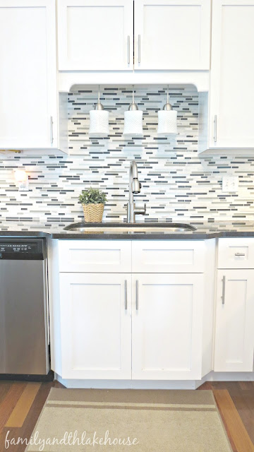 Waterside Summer Home Tour - 2016 - Family and the Lake House - www.familyandthelakehouse.com