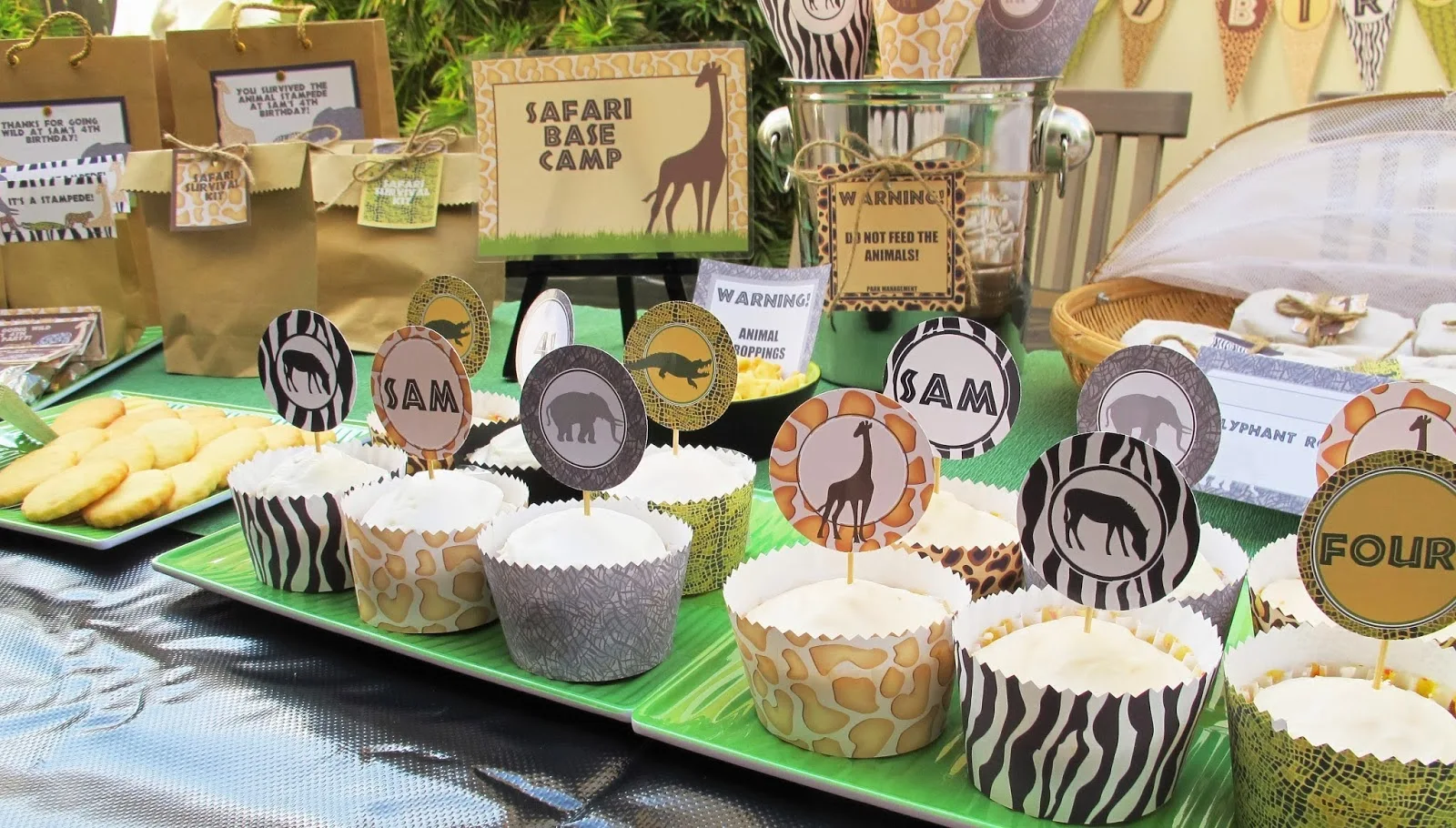 La Selva: Wrappers y Toppers para Cupcakes para Imprimir Gratis. 