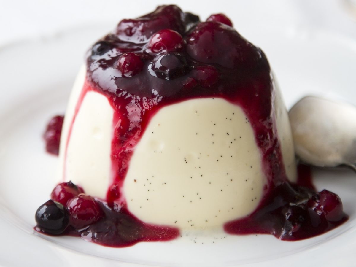 Panna cotta com frutas vermelhas