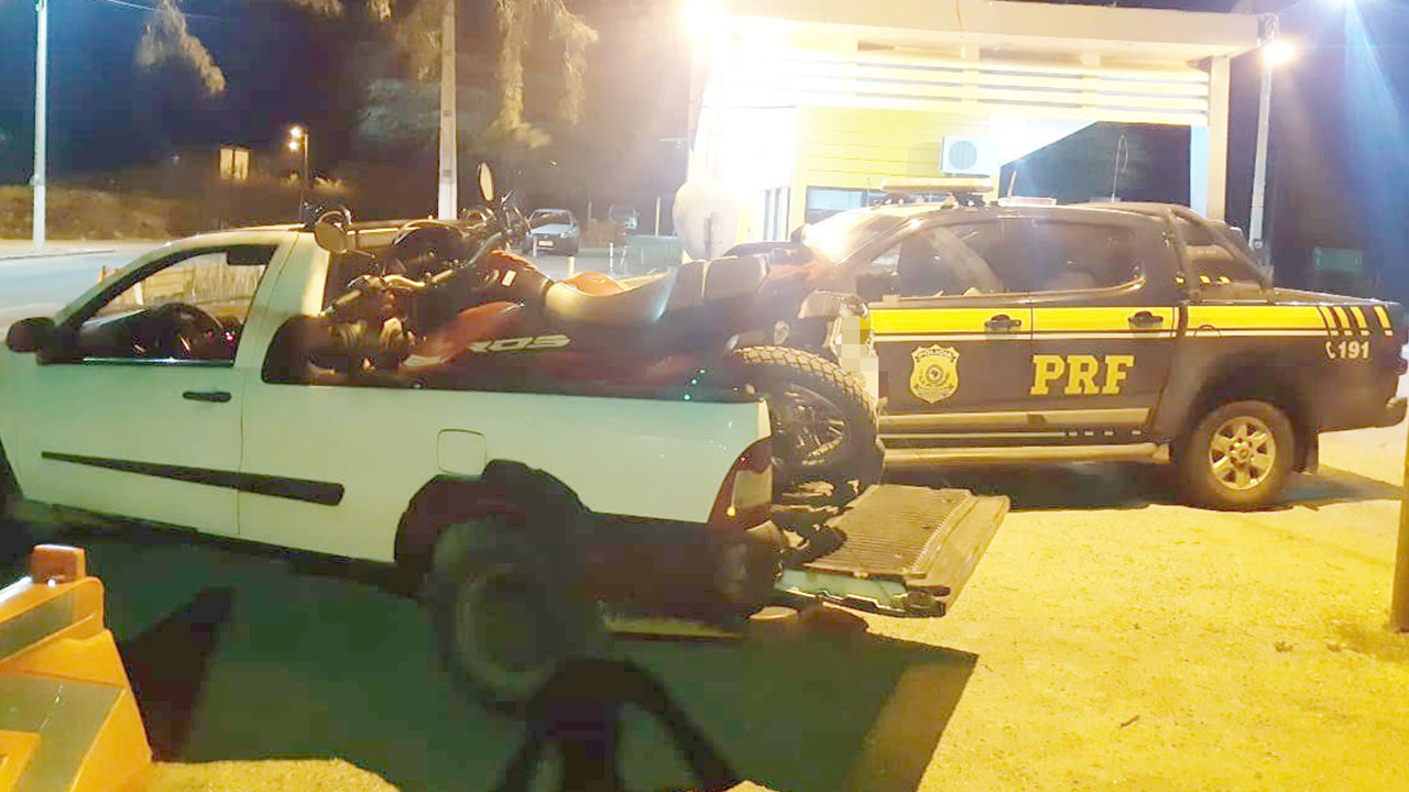 Caminhonete com motos roubadas em Caruaru é recuperada em Sertânia