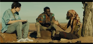 Adegan Film The Pirates of Somalia ketika Jay berhasil melakukan wawancara dengan Garaard seorang prompak somalia