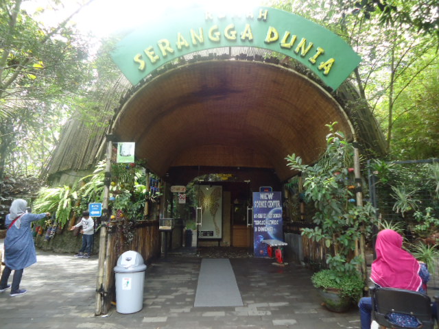 http://renidwiastuti.com/2018/01/eco-green-park-wisata-edutainment.html