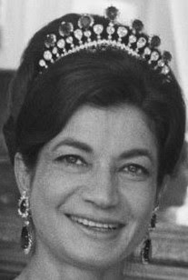 emerald diamond necklace tiara iran princess ashraf pahlavi