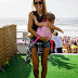 Famosas boas em evento de surf