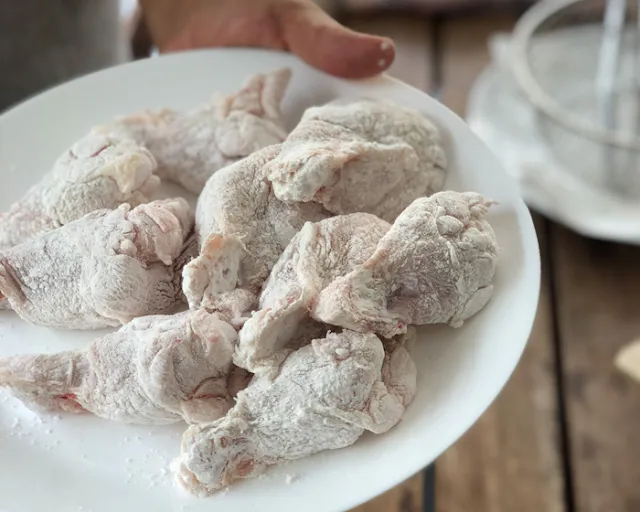 flour coated chicken wings for Korean fried chicken