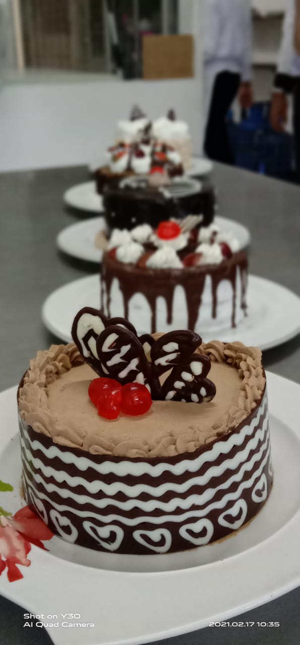 Cake Assembling Perkuliahan Baking & Pastry Arts akademi chef