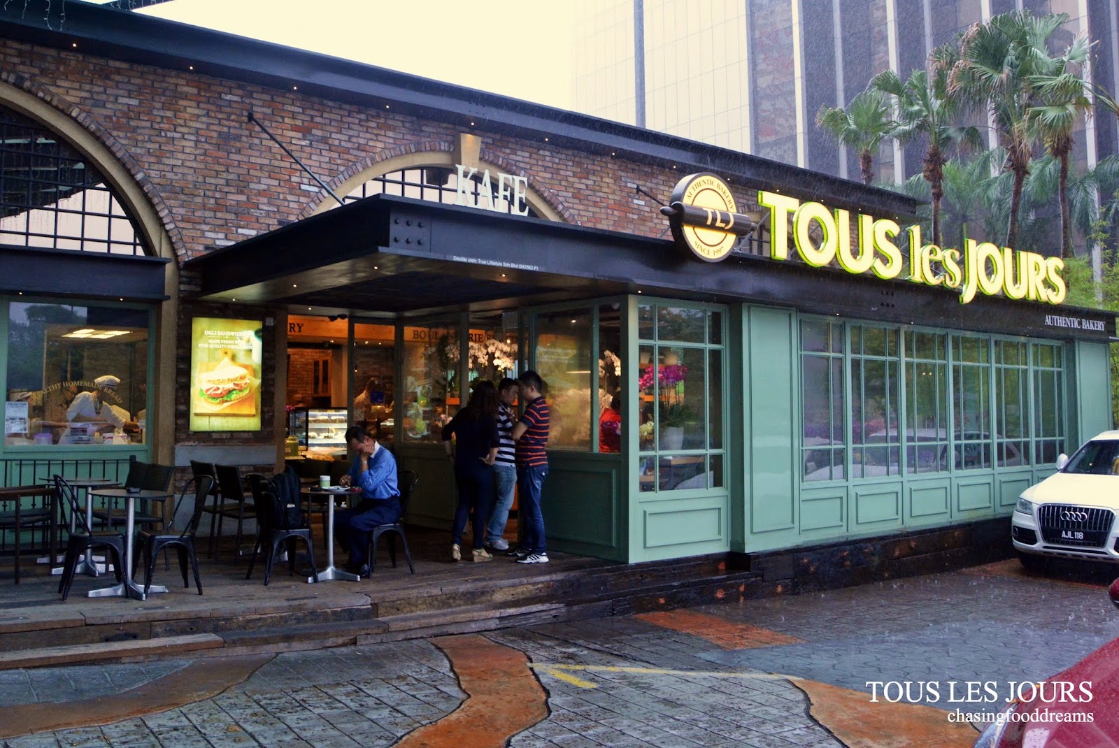 CHASING FOOD DREAMS: Tous Les Jours Bakery Presents Orchid Culture