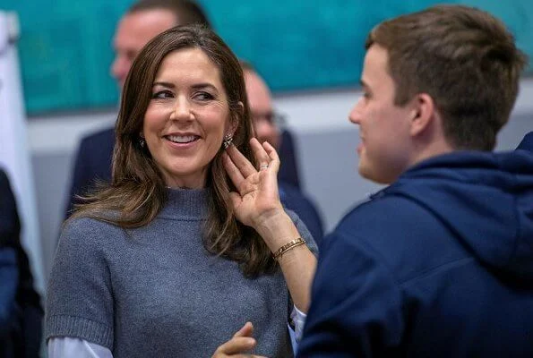 Crown Princess Mary visited Høng Efterskole together with the Mary Foundation. Princess wore wool sweater by Zara