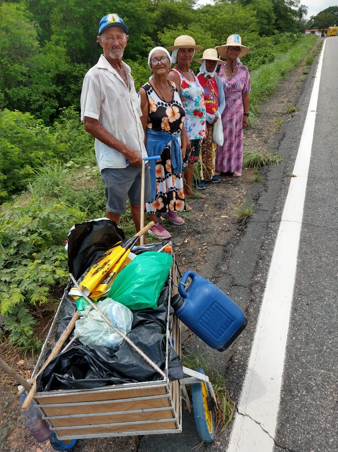 Grupo de romeiros de Alagoas passa por Brejo Santo a caminho de Juazeiro do Norte