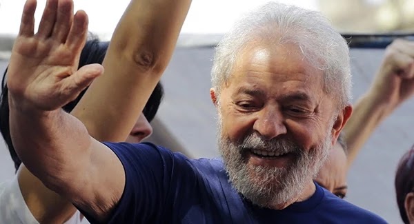 STJ reduz pena de Lula e ex-presidente poderá deixar prisão neste ano O Superior Tribunal de Justiça (STF) decidiu nesta terça-feira (23) reduzir a pena do ex-presidente Lula. Com a medida, o ex-presidente poderá deixar a prisão ainda neste ano.
