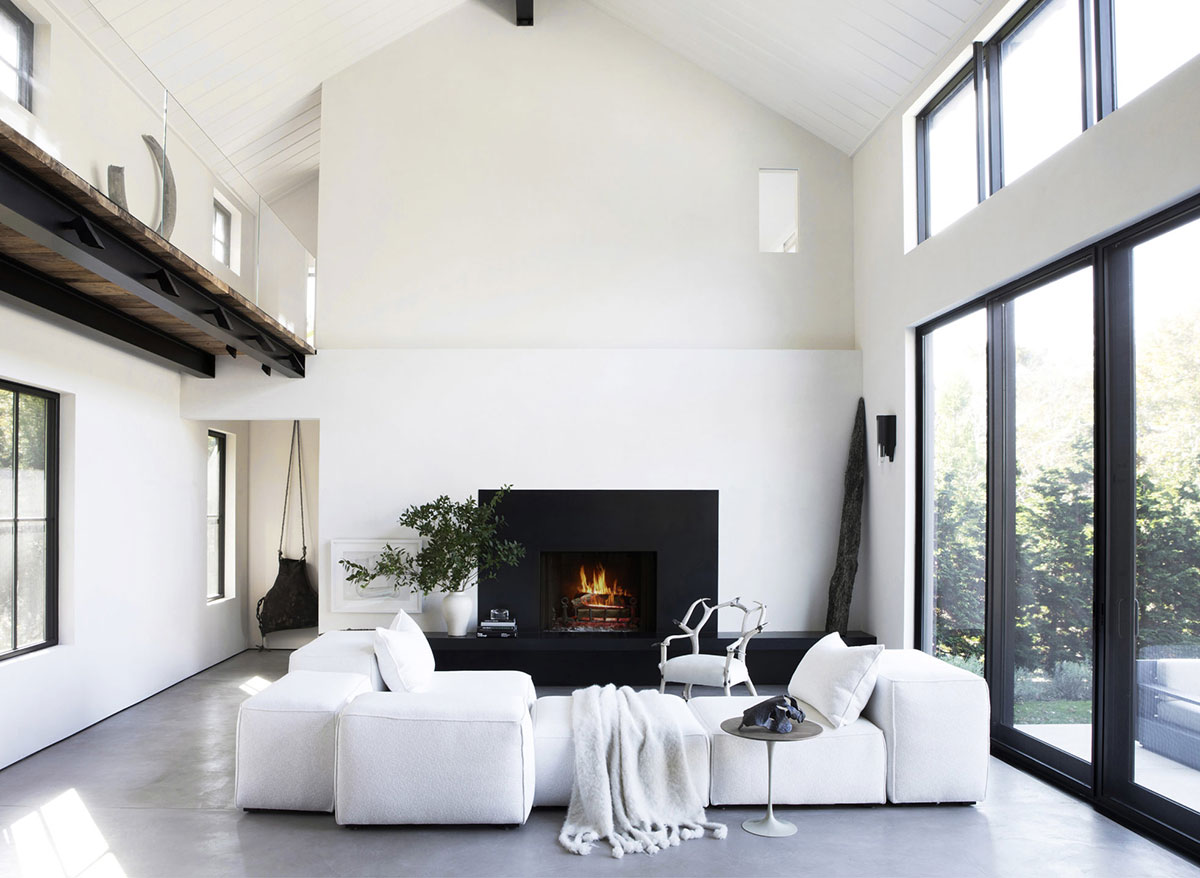 Modern black & white Hamptons house