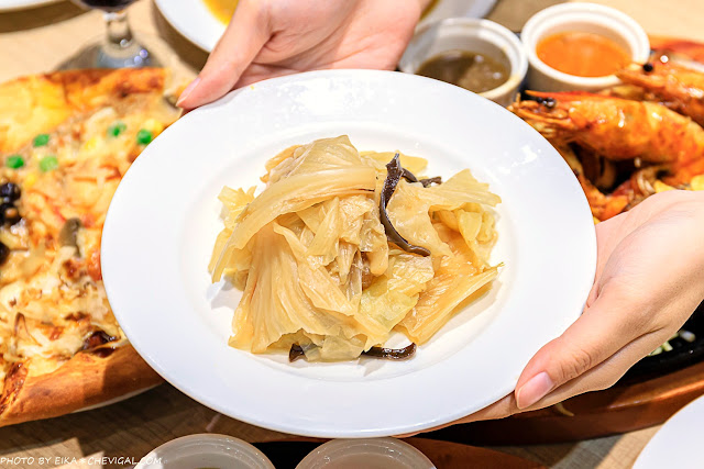 牛室炙燒牛排，台中最新吃到飽！最低只要299元就能享用pizza、湯品、熟食燴飯、炸物小點、水果沙拉吃到飽！