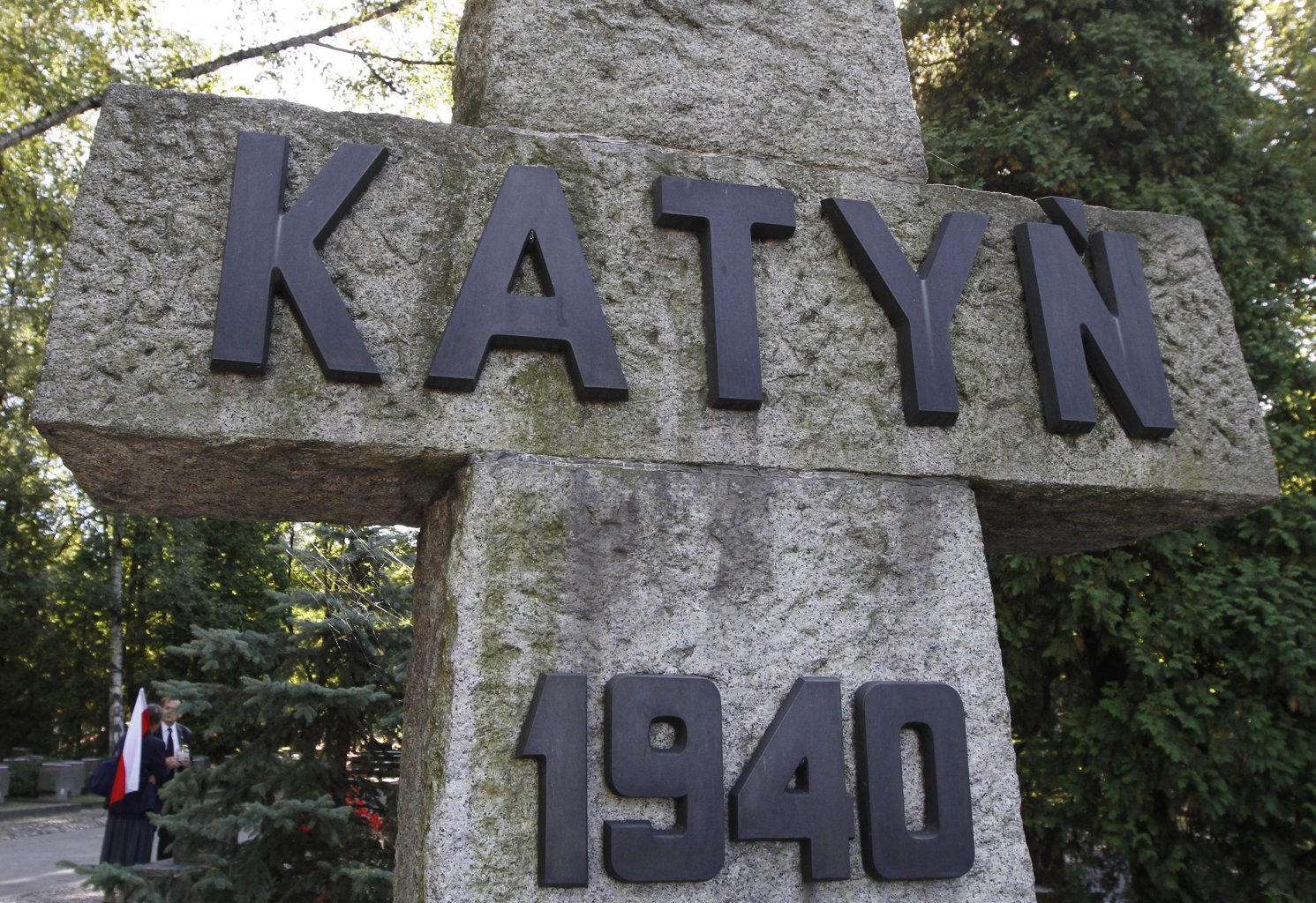 Crimenes del Comunismo, Volumen II La masacre de Katyn