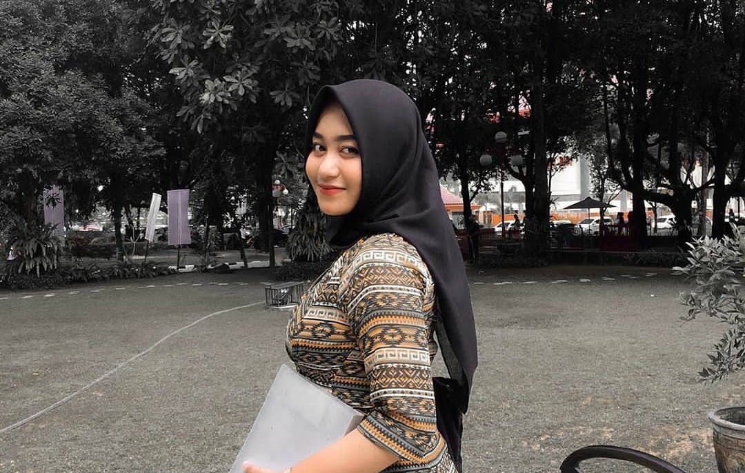 Kumpulan foto Tante jilbab montok