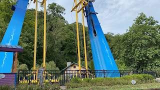 Thunder N Lightning Screamin Swing Lake Compounce Ride Bristol Connecticut Amusement Park