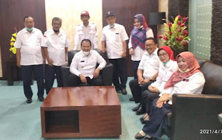 Pesan Bupati Hendy Kepada PMI Jember Jangan Sampai Ada Kekurangan Darah Pesan Bupati Hendy Kepada PMI Jember Jangan Sampai Ada Kekurangan Darah